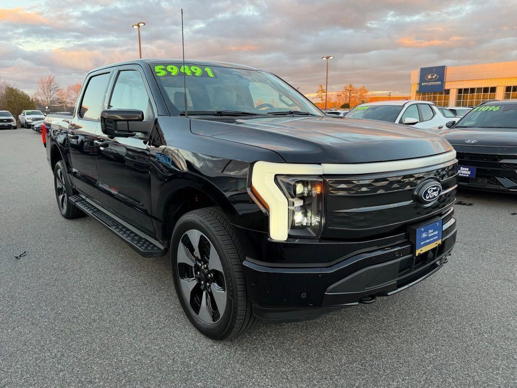 2024 Ford F-150 Lightning Platinum's photo
