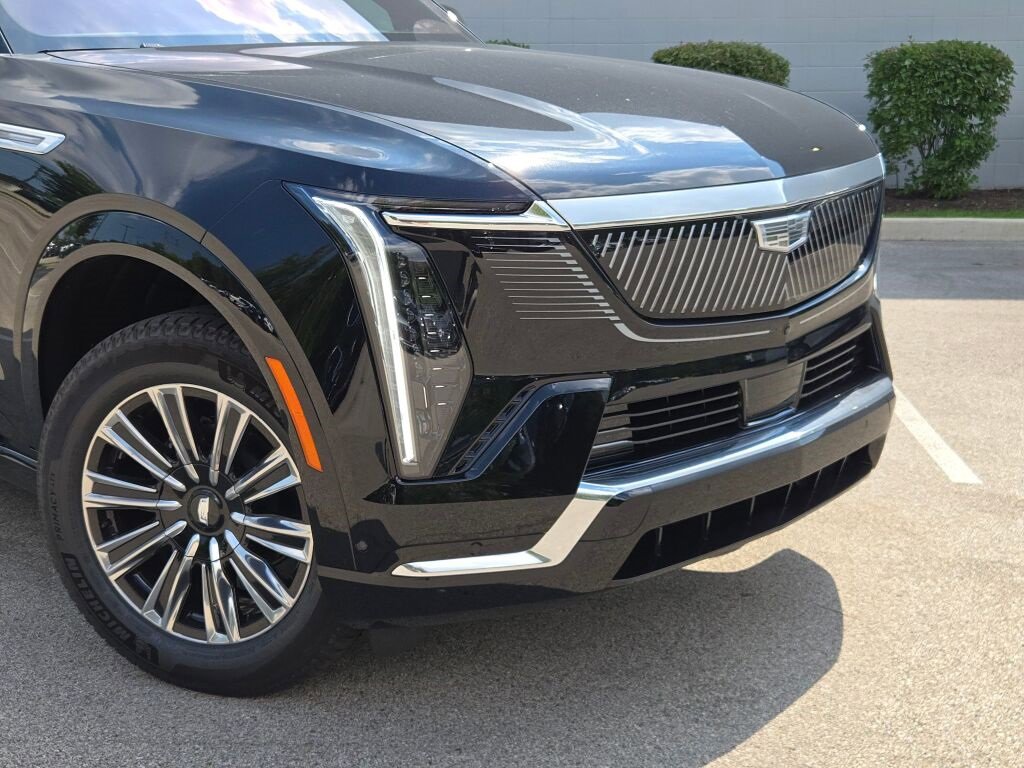 2026 Cadillac Escalade IQ Luxury photo 2