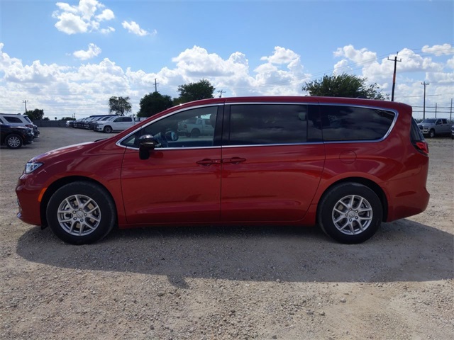 2026 Chrysler Pacifica photo 4