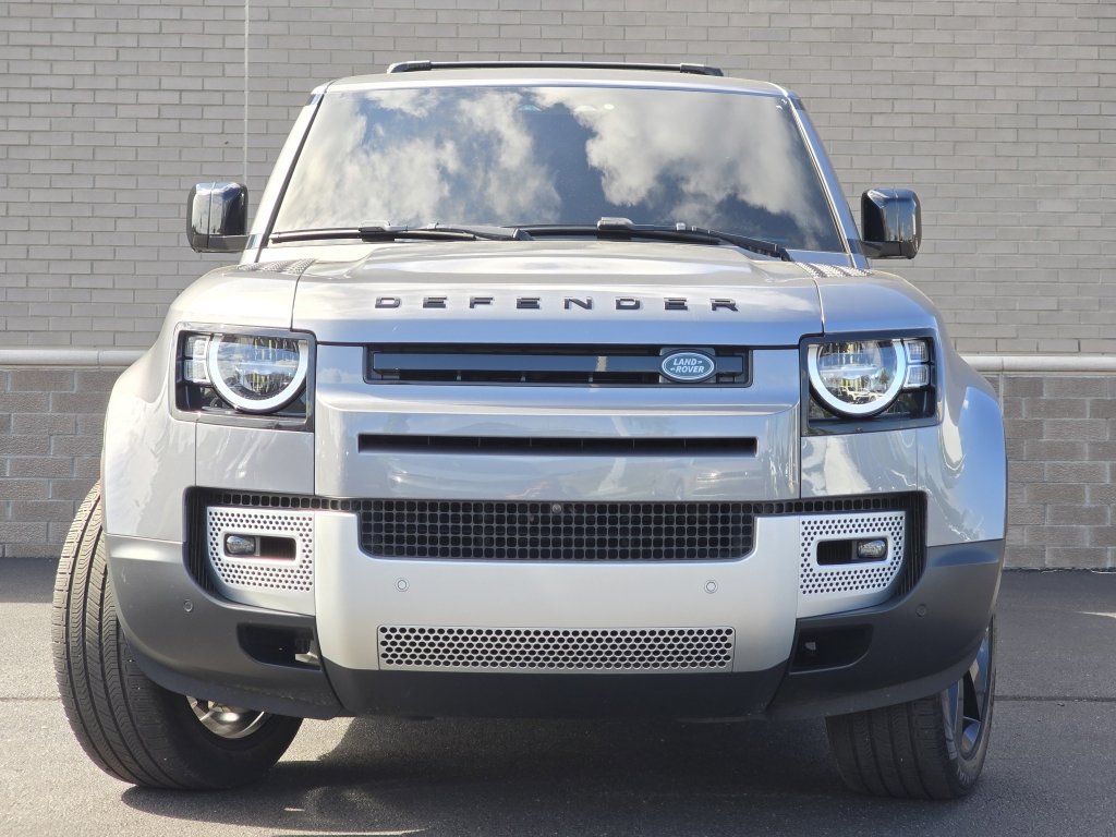 2023 Land Rover Defender 130 S photo 9