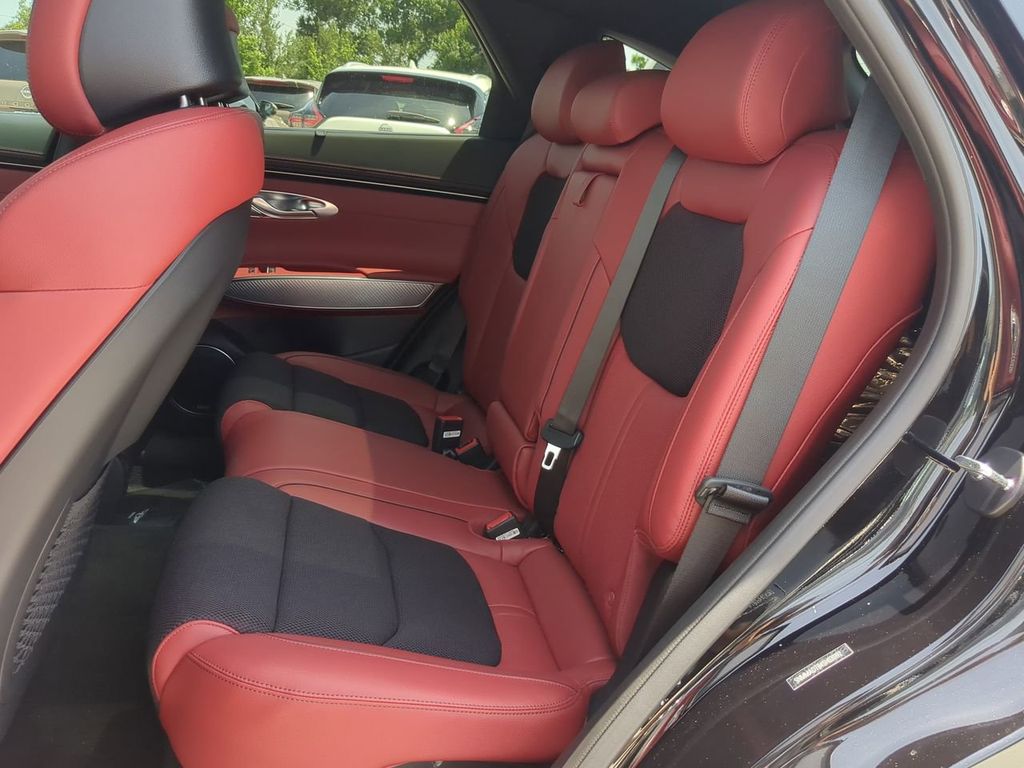 2025 Genesis GV70 2.5T Sport Prestige photo 13
