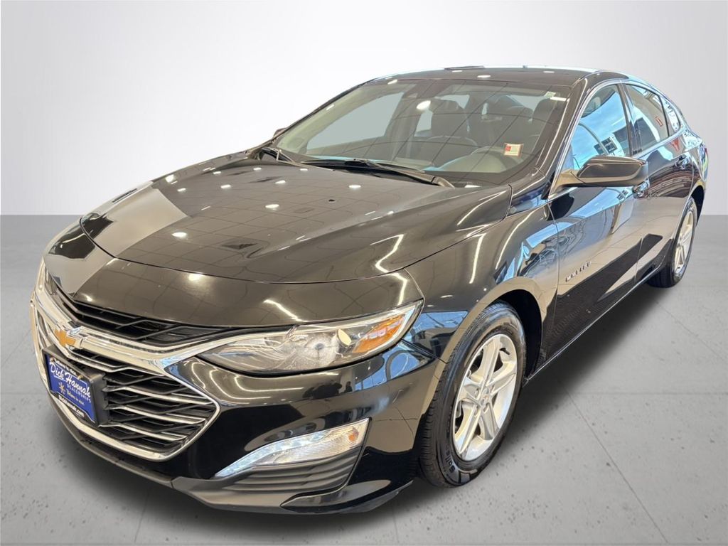 2023 Chevrolet Malibu 1LT photo 2