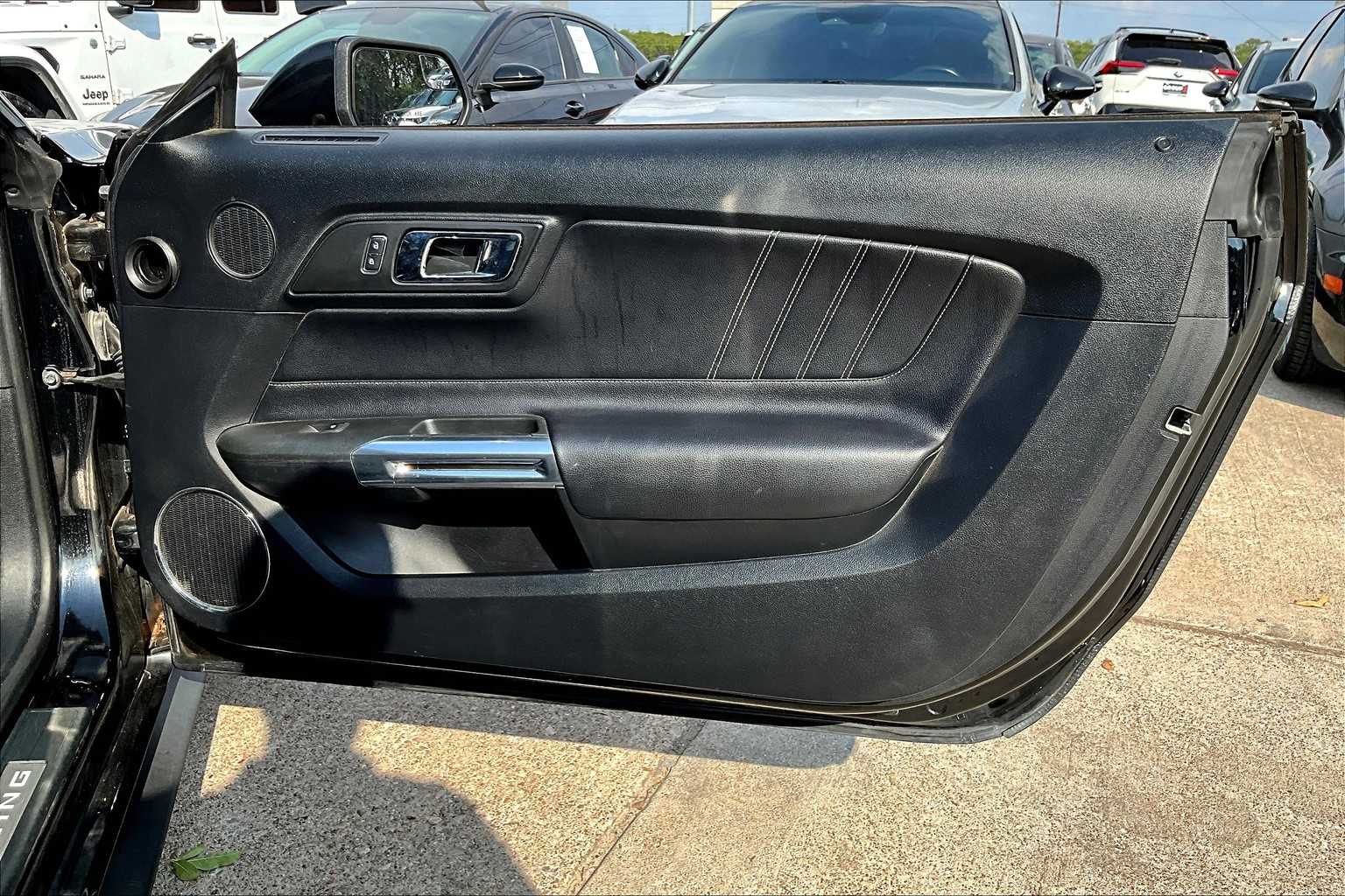 2016 Ford Mustang Convertible photo 18