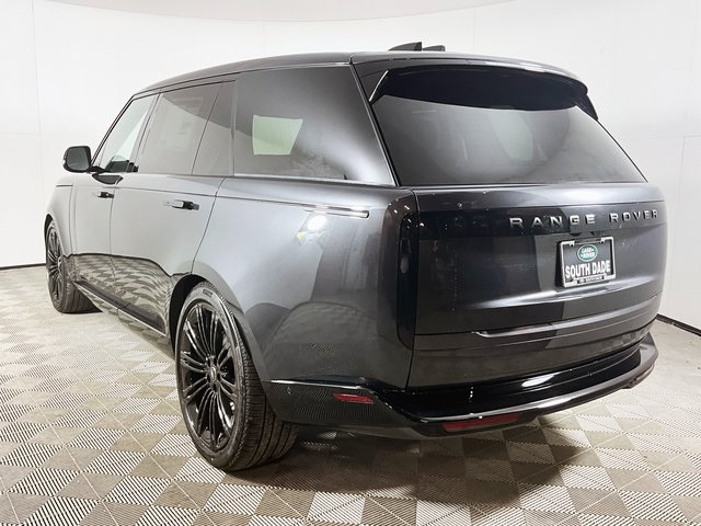 2025 Land Rover Range Rover SE photo 2