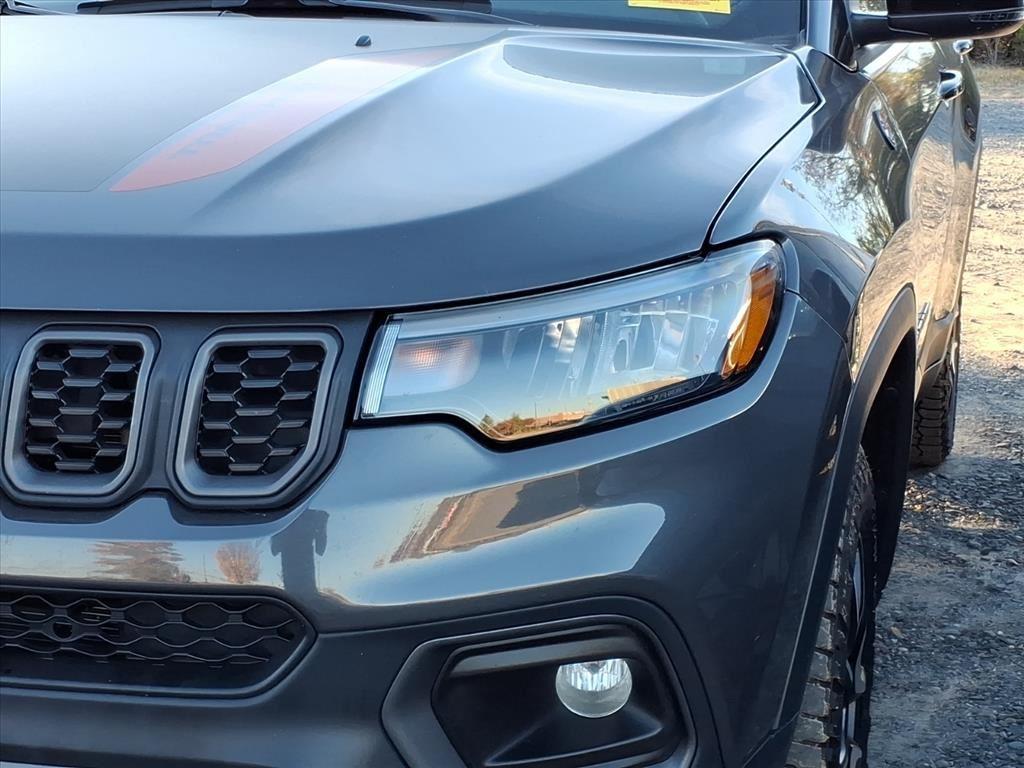 2024 Jeep Compass Trailhawk photo 2