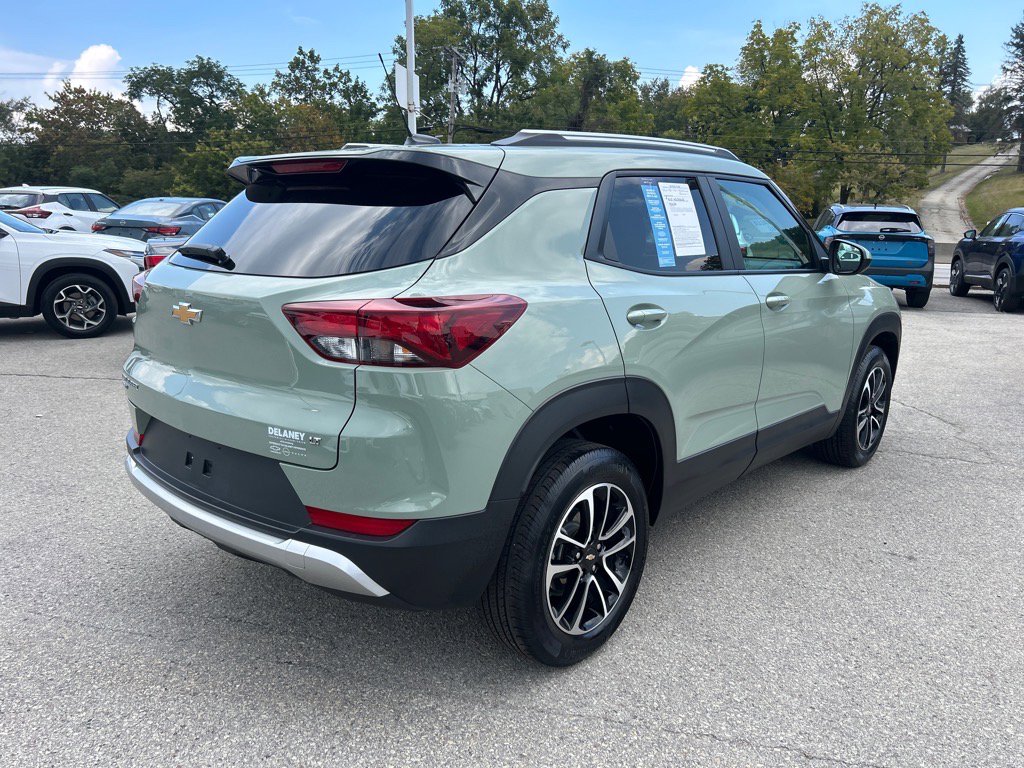 2025 Chevrolet Trailblazer LT photo 3