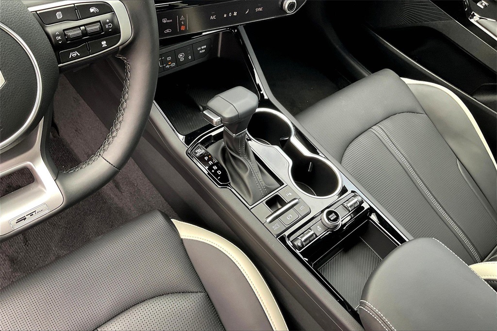 2026 Kia K5 GT-Line photo 7