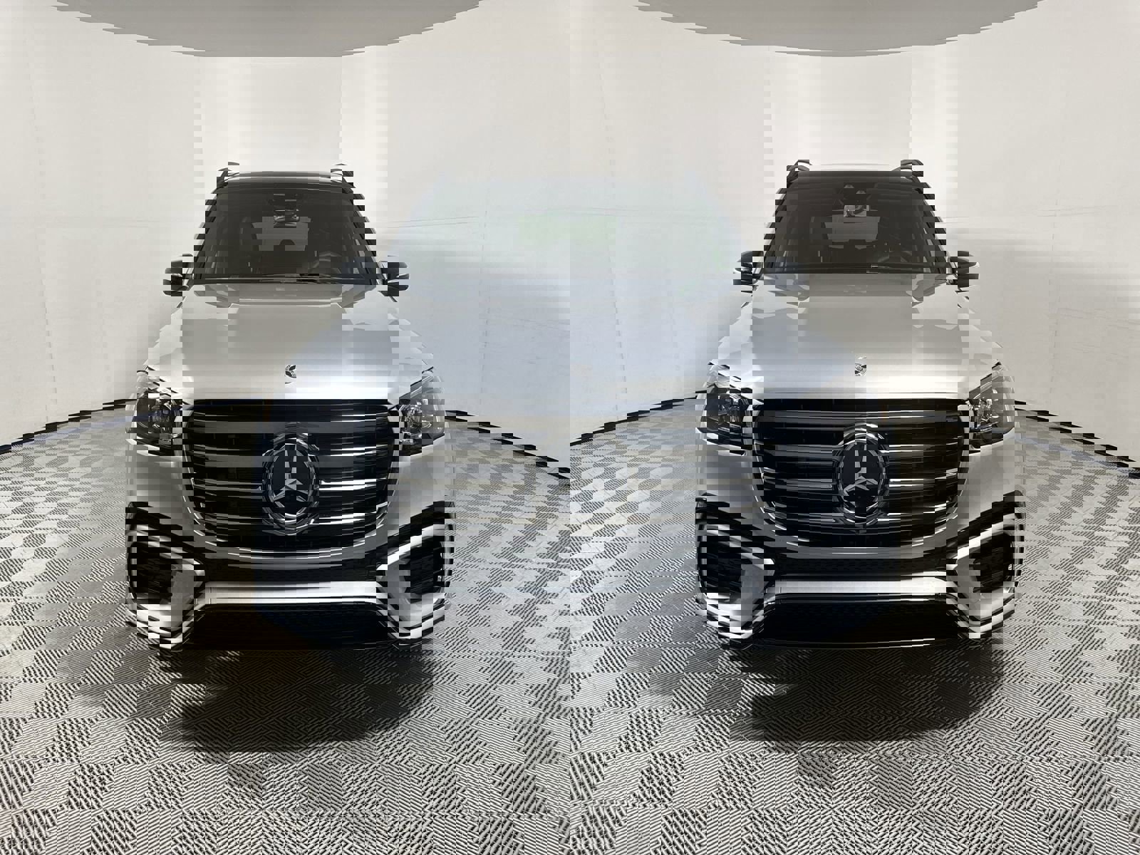 2025 Mercedes Benz GLS 450 4MATIC photo 3