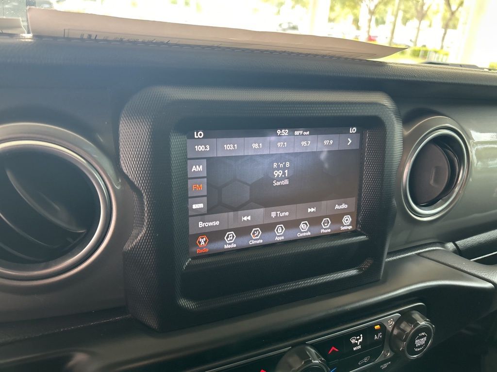 2021 Jeep Wrangler Unlimited Sahara photo 5