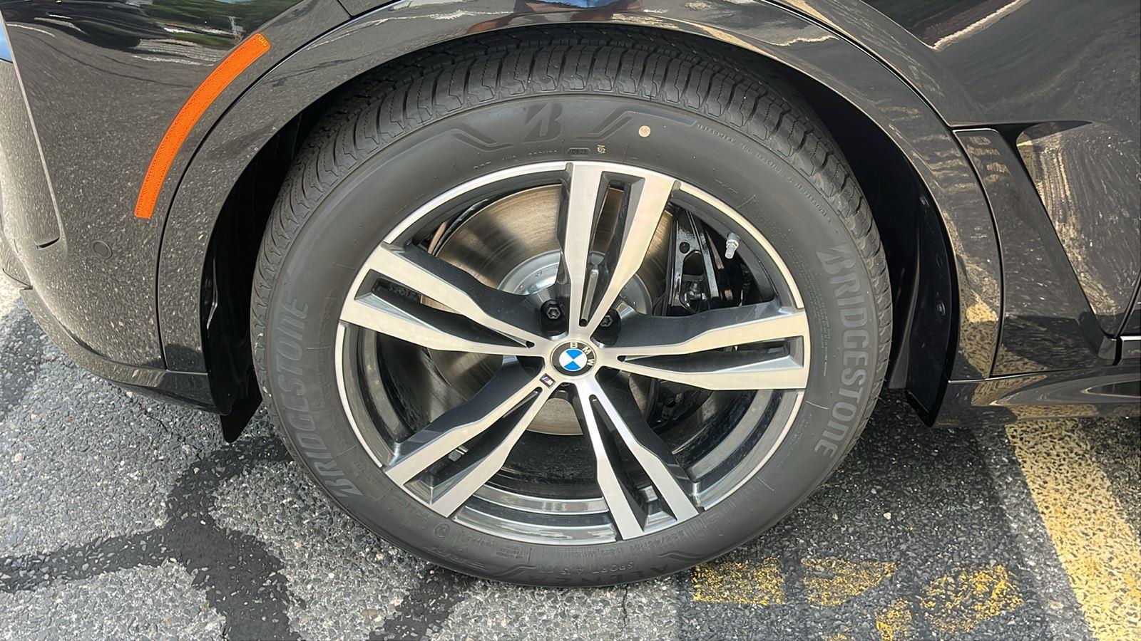 New 2026 Black Sapphire Metallic BMW xDrive40i image 5
