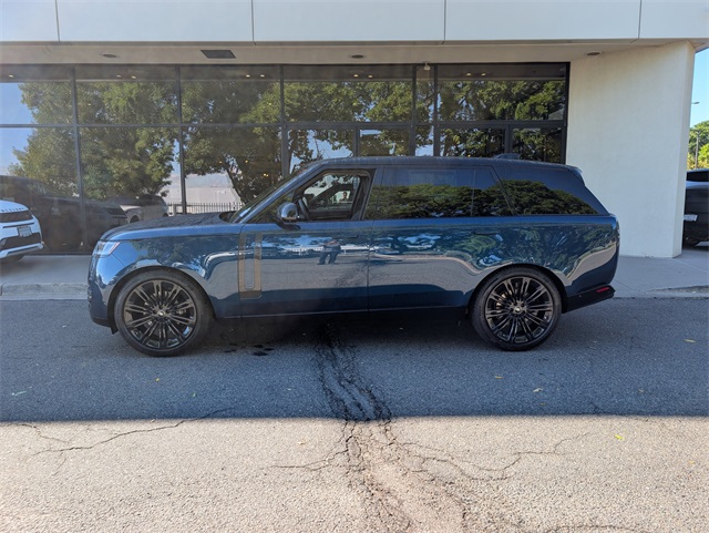 2025 Land Rover Range Rover SE photo 2