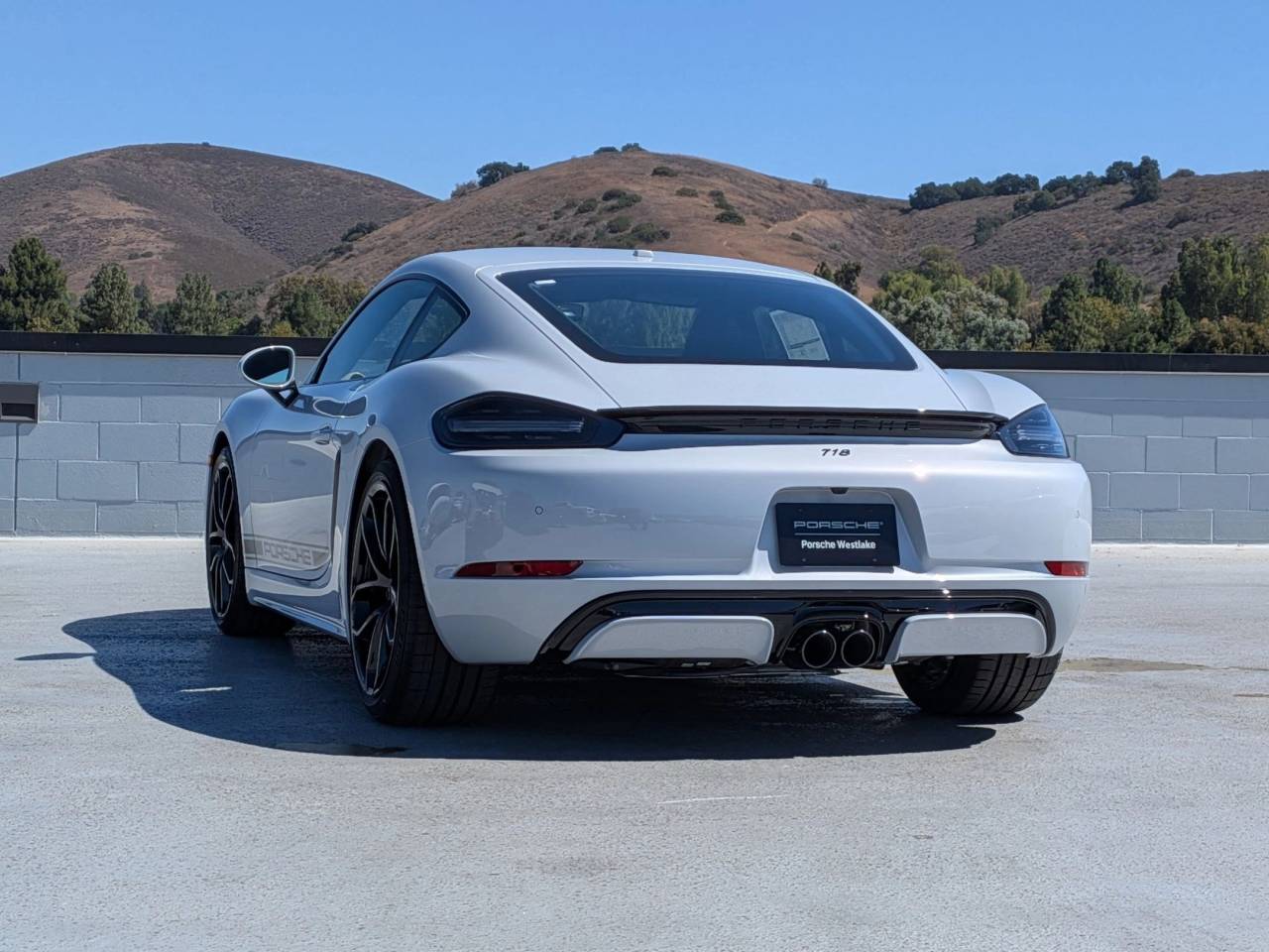 2025 Porsche Cayman photo 3