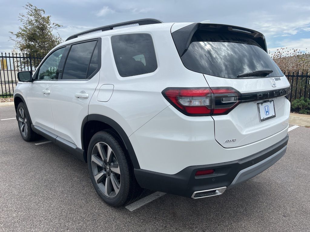 2025 Honda Pilot Elite photo 2