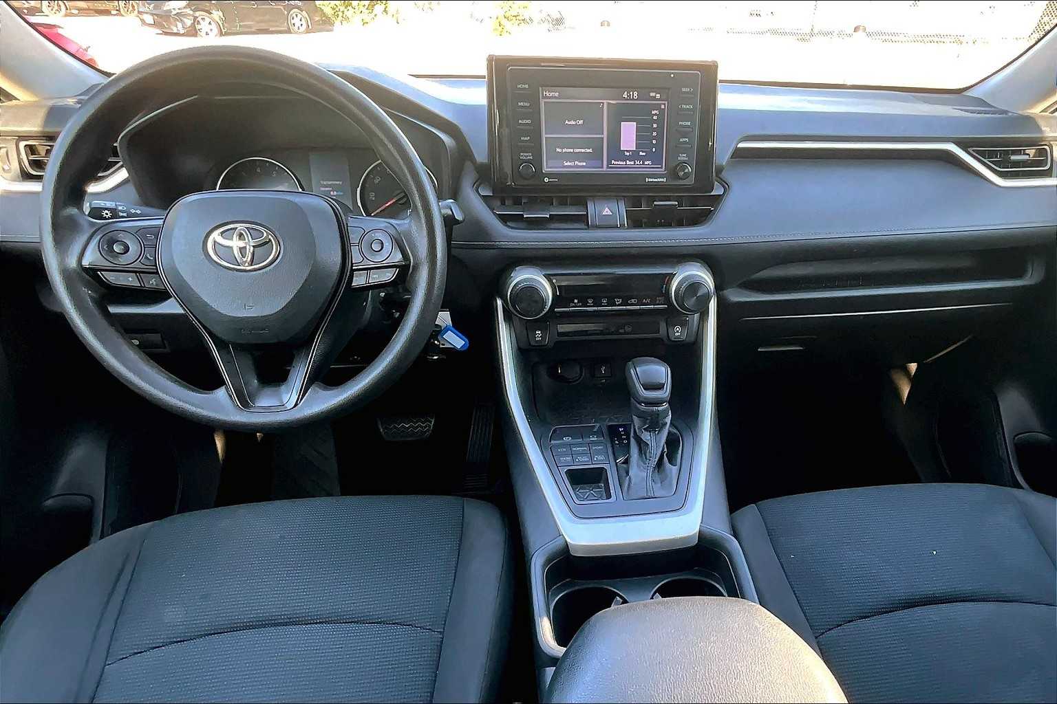 2021 Toyota RAV4 LE photo 14