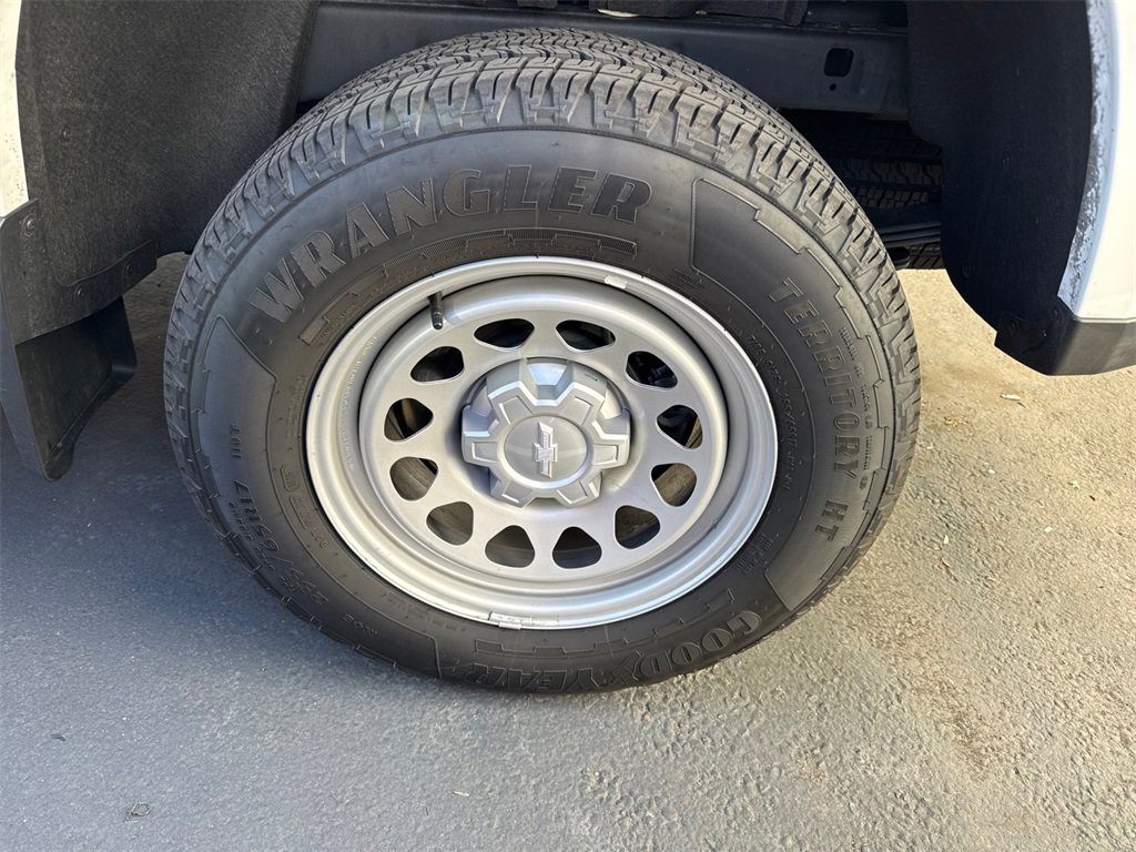 2025 Chevrolet Colorado LT photo 2