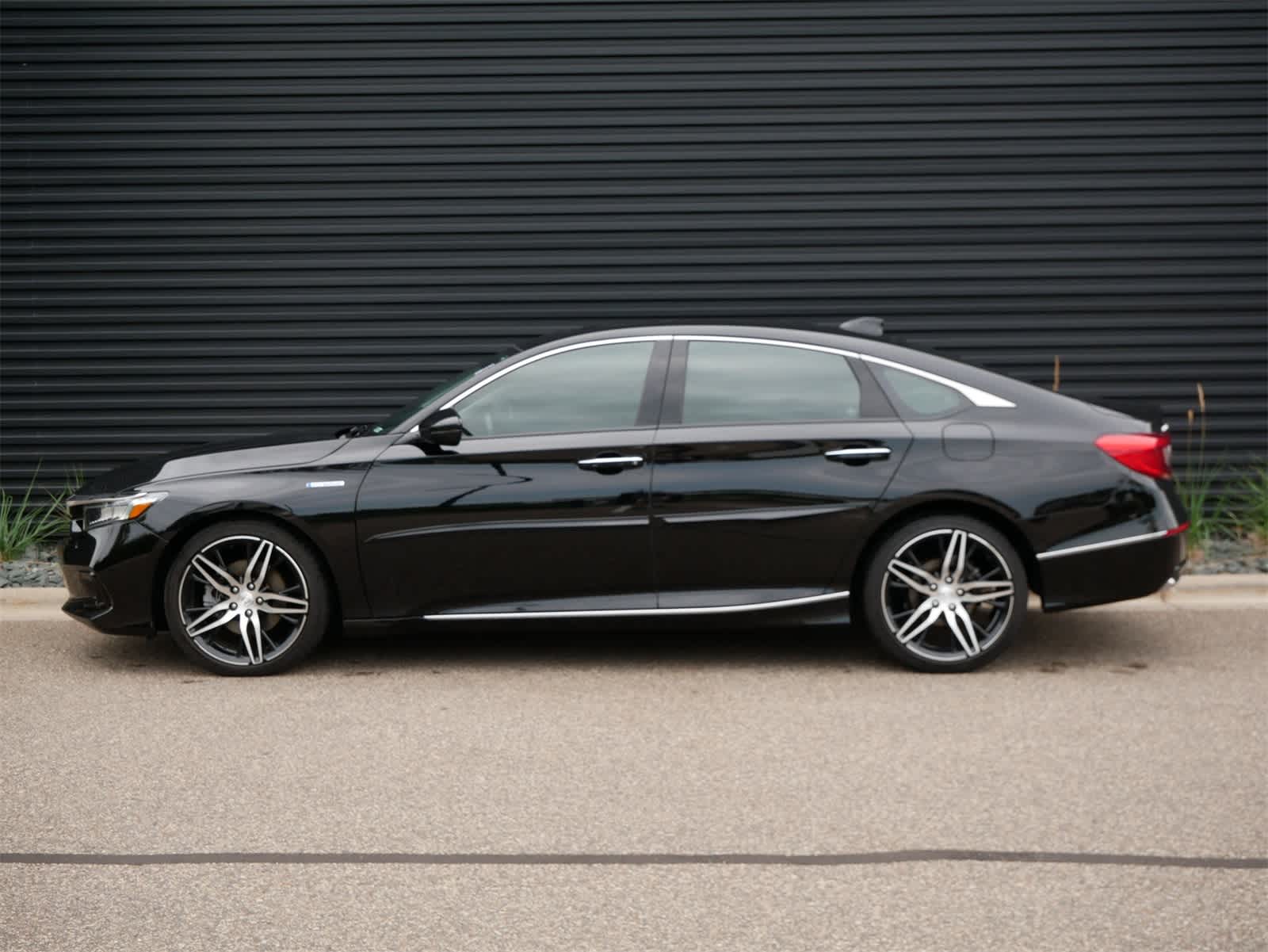 2021 Honda Accord Hybrid Touring photo 2