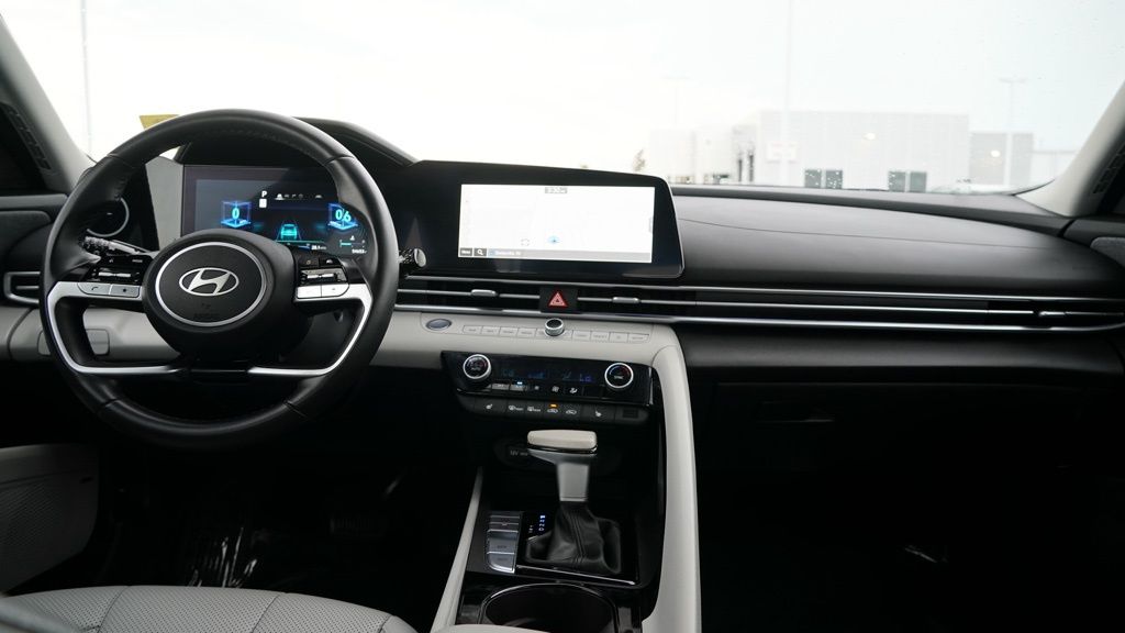 2024 Hyundai Elantra Limited photo 24