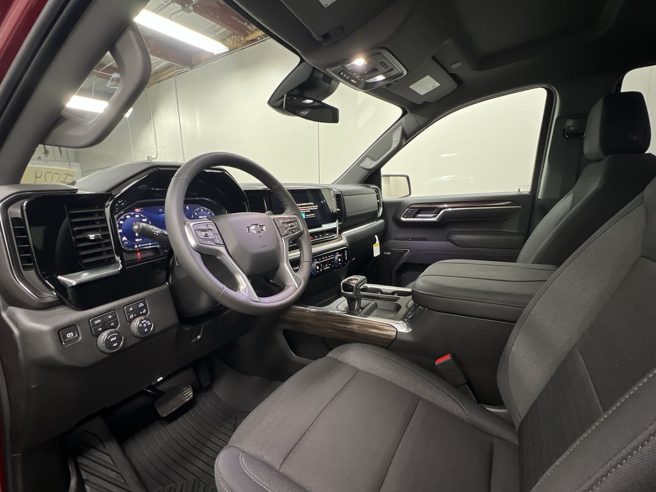 2025 Chevrolet Silverado 1500 RST photo 9