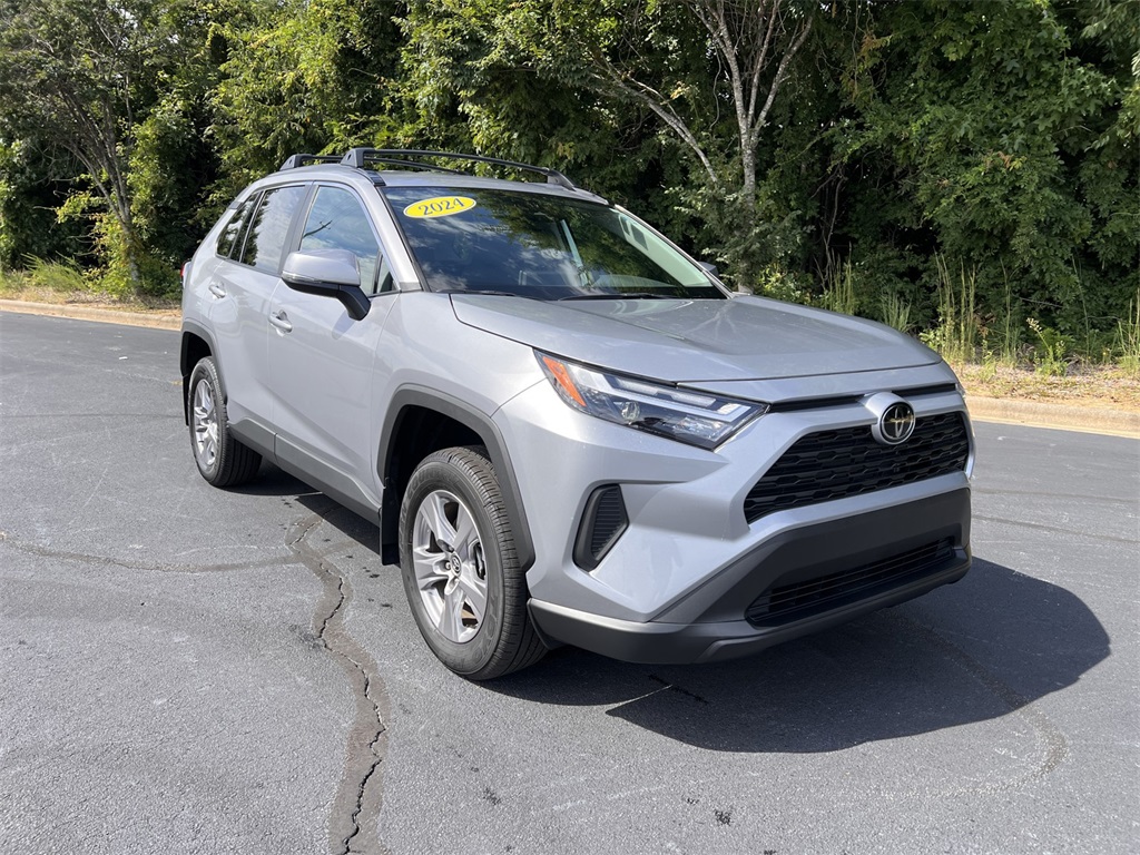 2024 Toyota RAV4 XLE photo 4