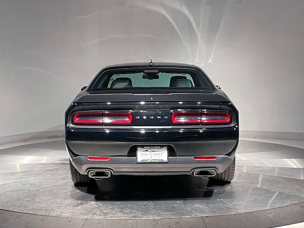 2016 Dodge Challenger R/T Scat Pack photo 2