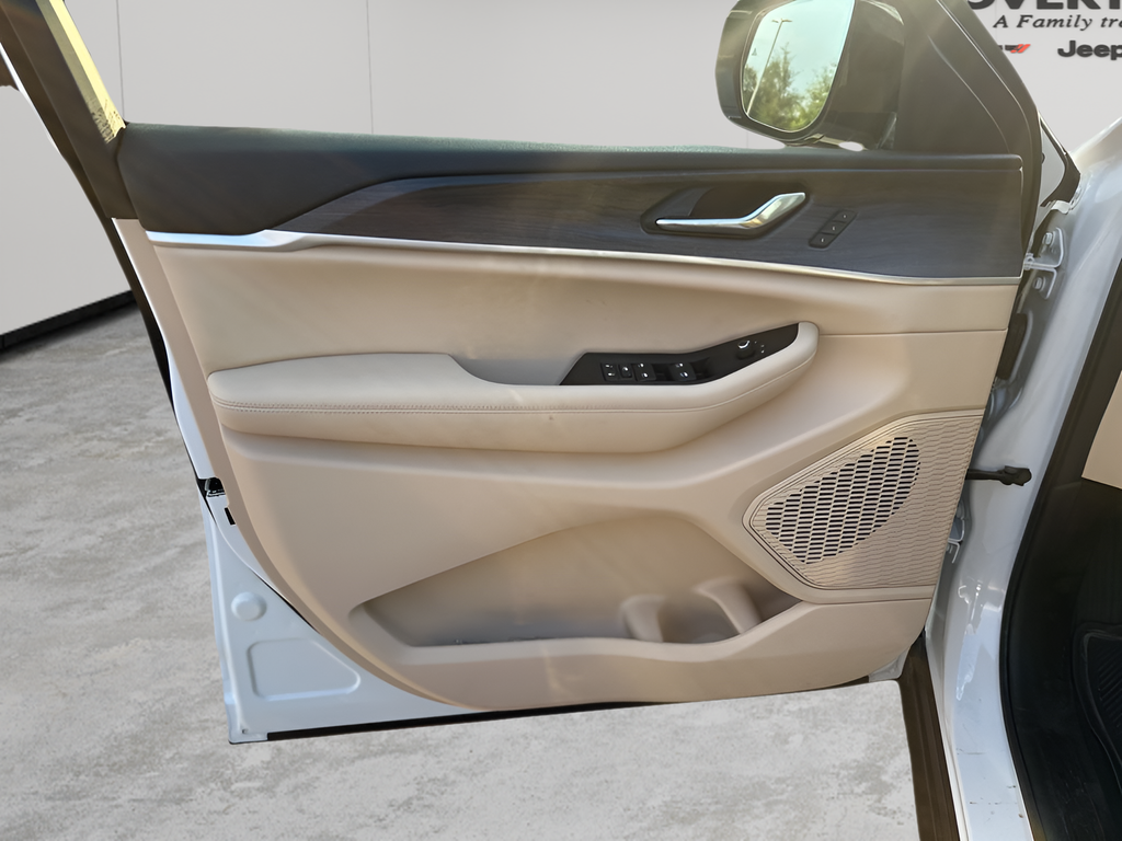 2025 Jeep Grand Cherokee Limited photo 21