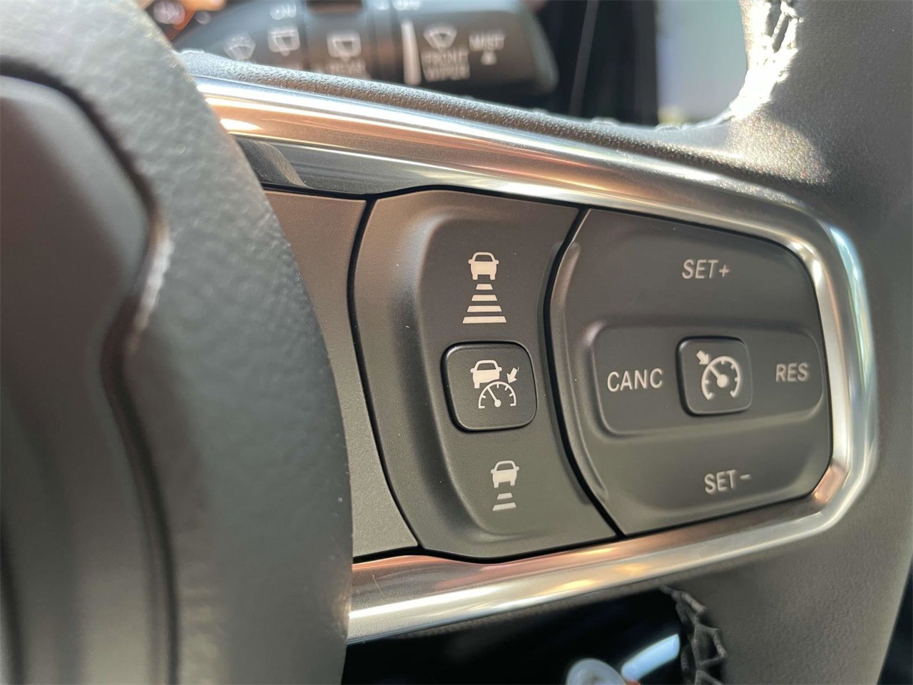 2025 Jeep Wrangler Sahara photo 13