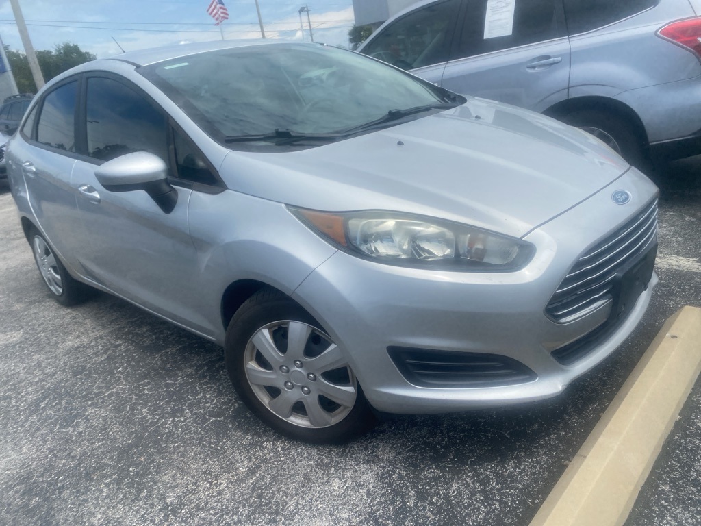 2016 Ford Fiesta S photo 2