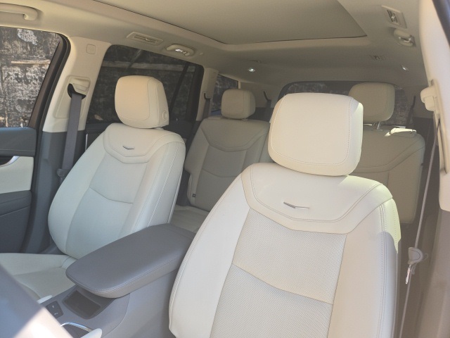 2025 Cadillac XT6 Premium Luxury photo 8