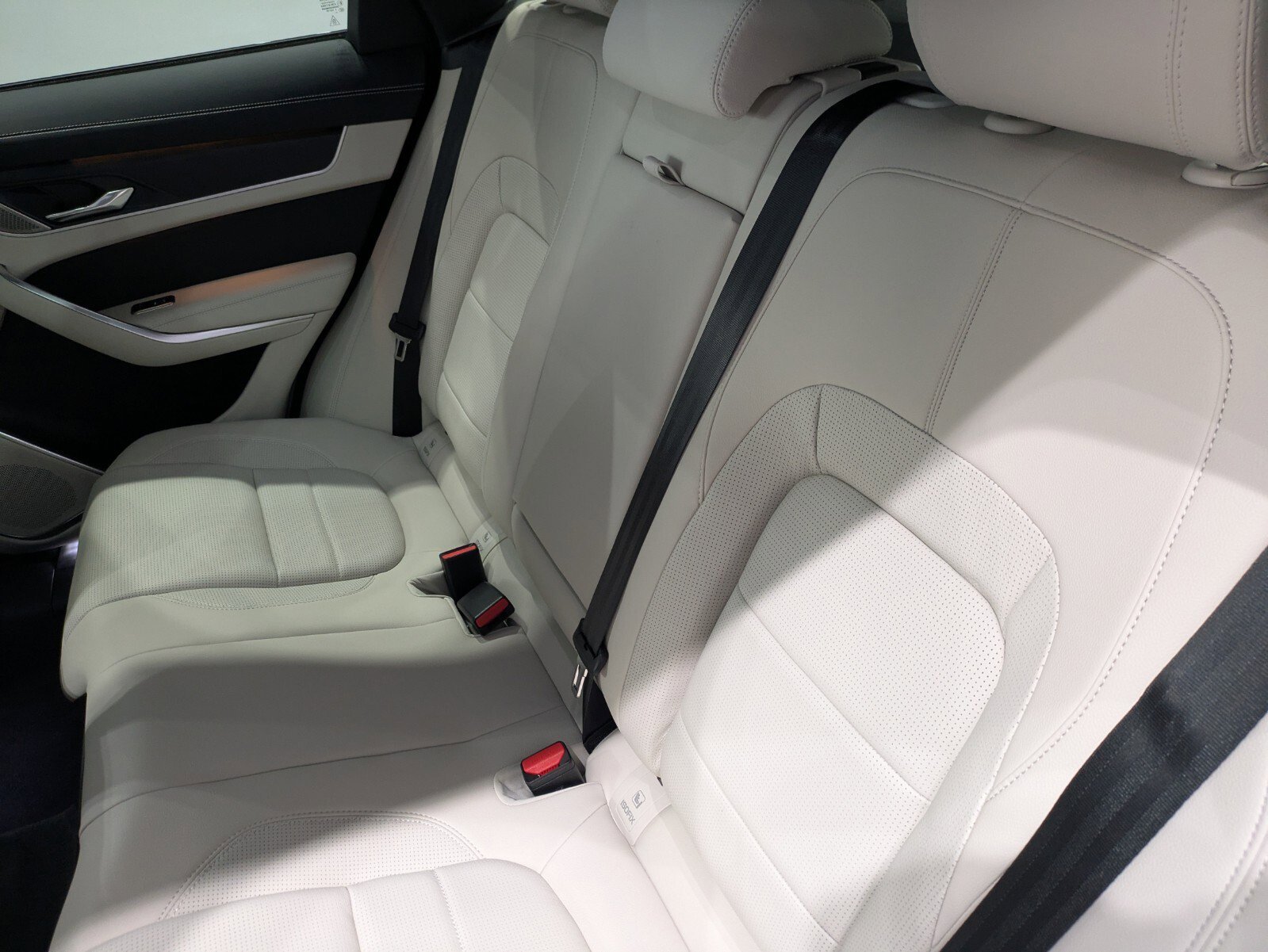 2026 Jaguar F-PACE P250 R-Dynamic S photo 11