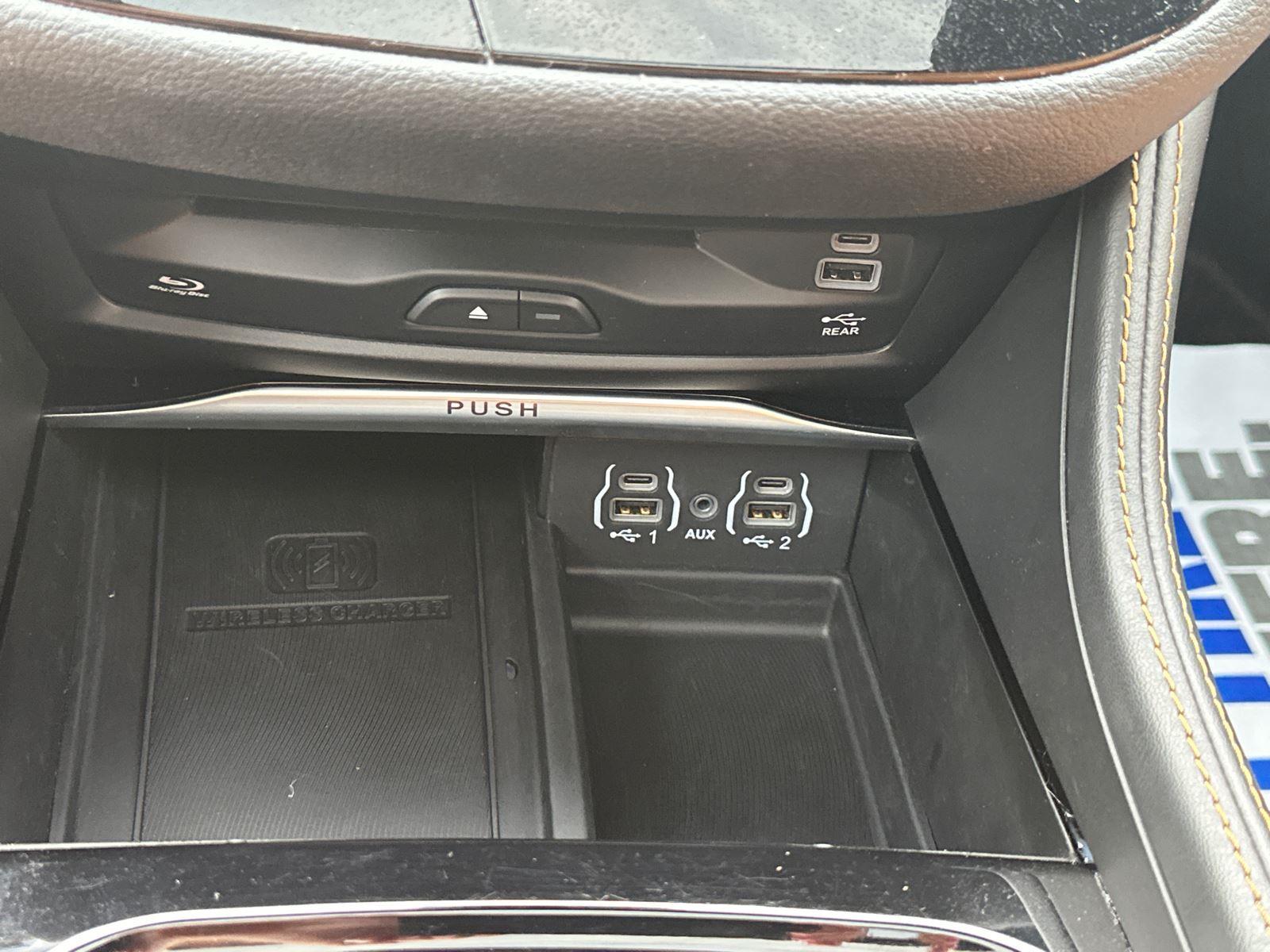 2023 Chrysler Pacifica Hybrid Pinnacle photo 29