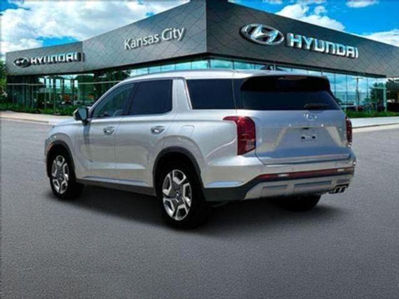 2025 Hyundai Palisade Limited photo 3