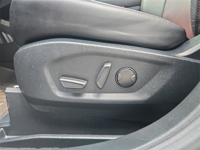 2020 Ford Edge Titanium photo 17
