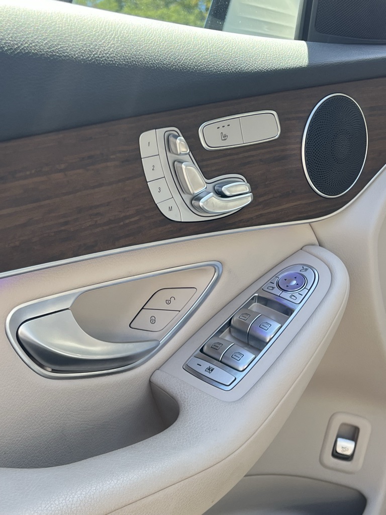 2022 Mercedes Benz GLC 300 4MATIC photo 13