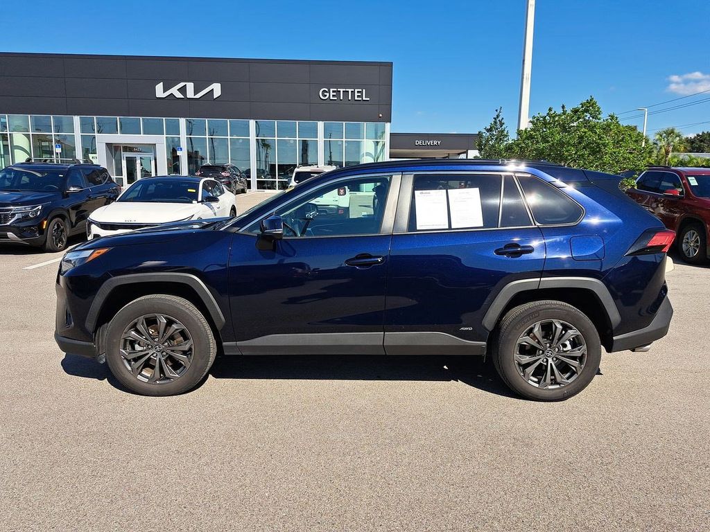 2022 Toyota RAV4 Hybrid XLE Premium photo 8