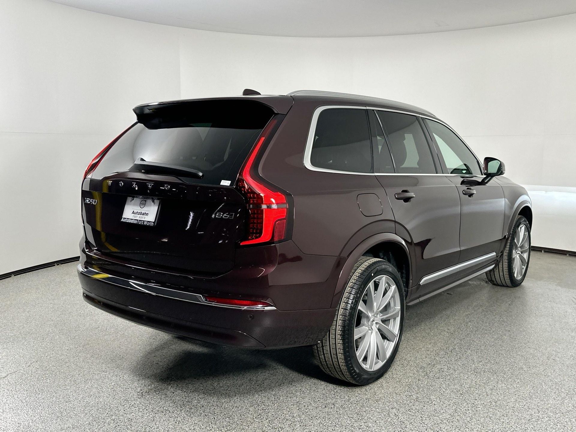 2025 Volvo XC90 Core photo 4