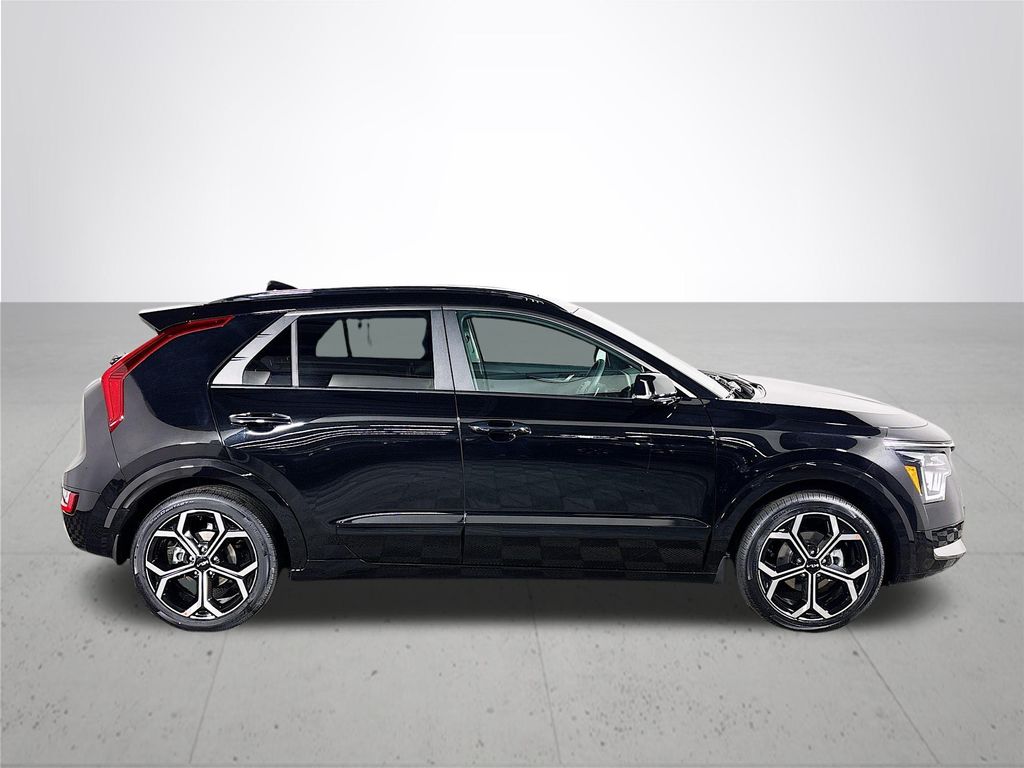 2025 Kia Niro Plug-In Hybrid SX Touring photo 4