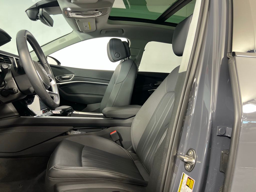 2024 Audi Q8 E-tron Premium Plus photo 19