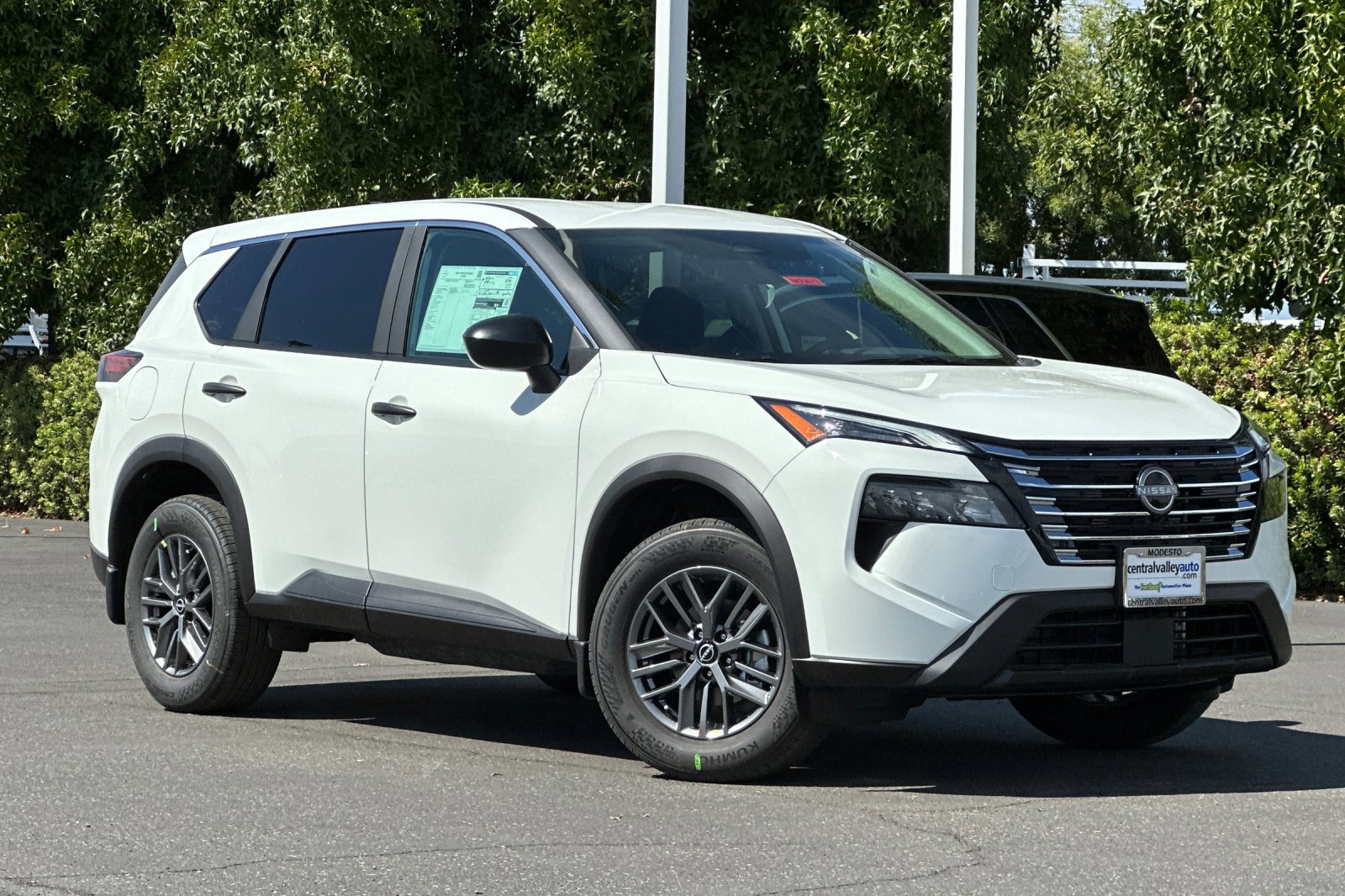 2026 Nissan Rogue S photo 2