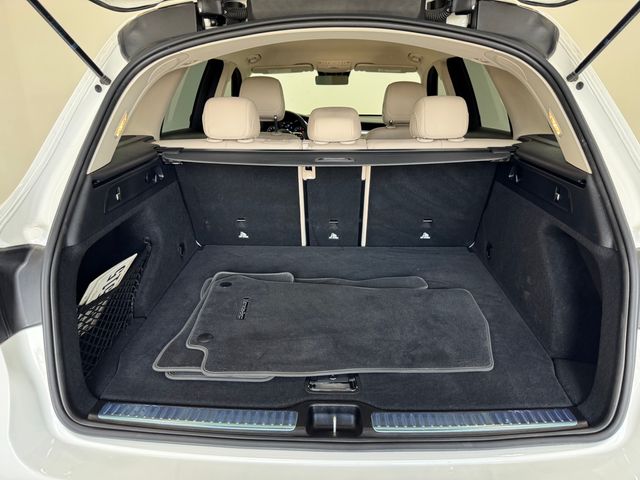 2022 Mercedes Benz GLC 300 photo 2
