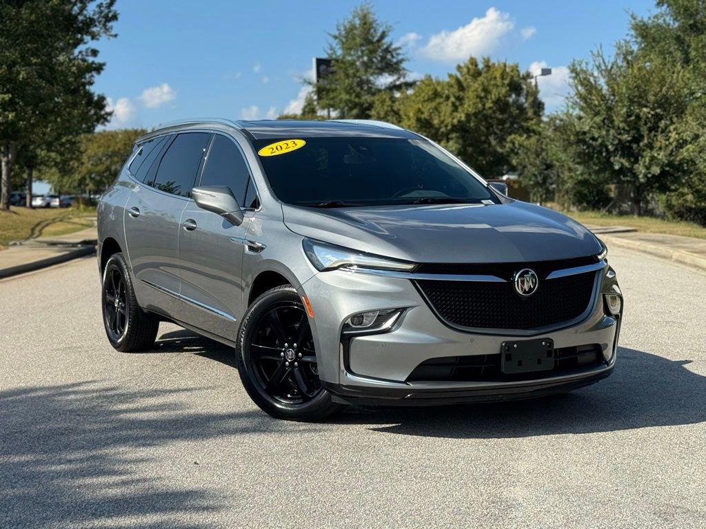 2023 Buick Enclave Essence photo 2