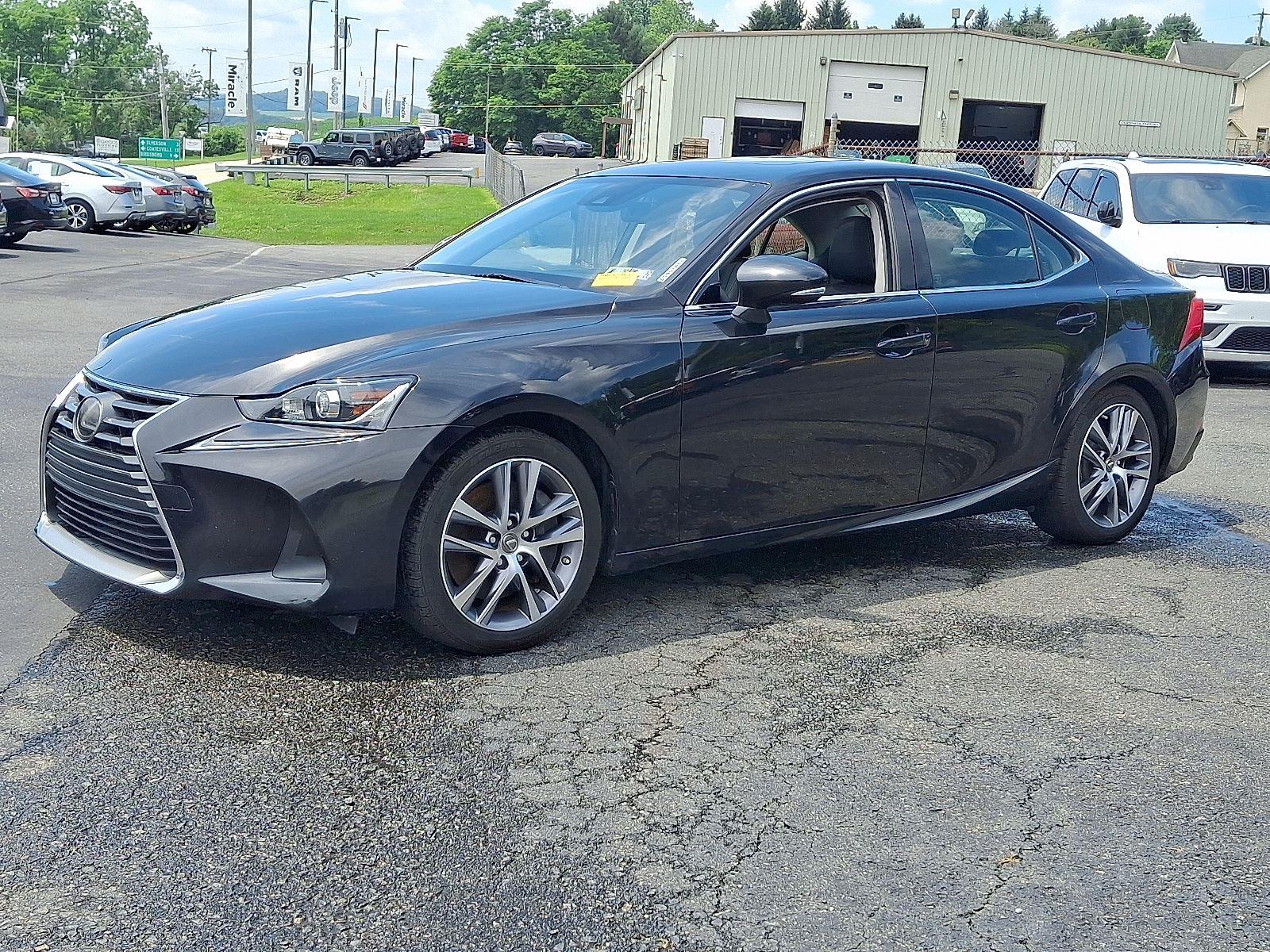 2018 Lexus IS 300 photo 3