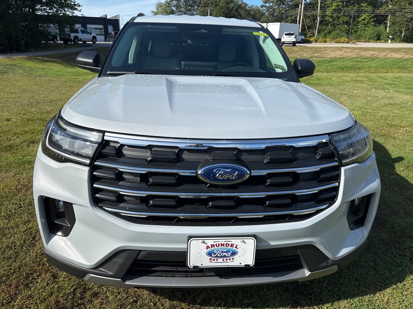 2025 Ford Explorer photo 2