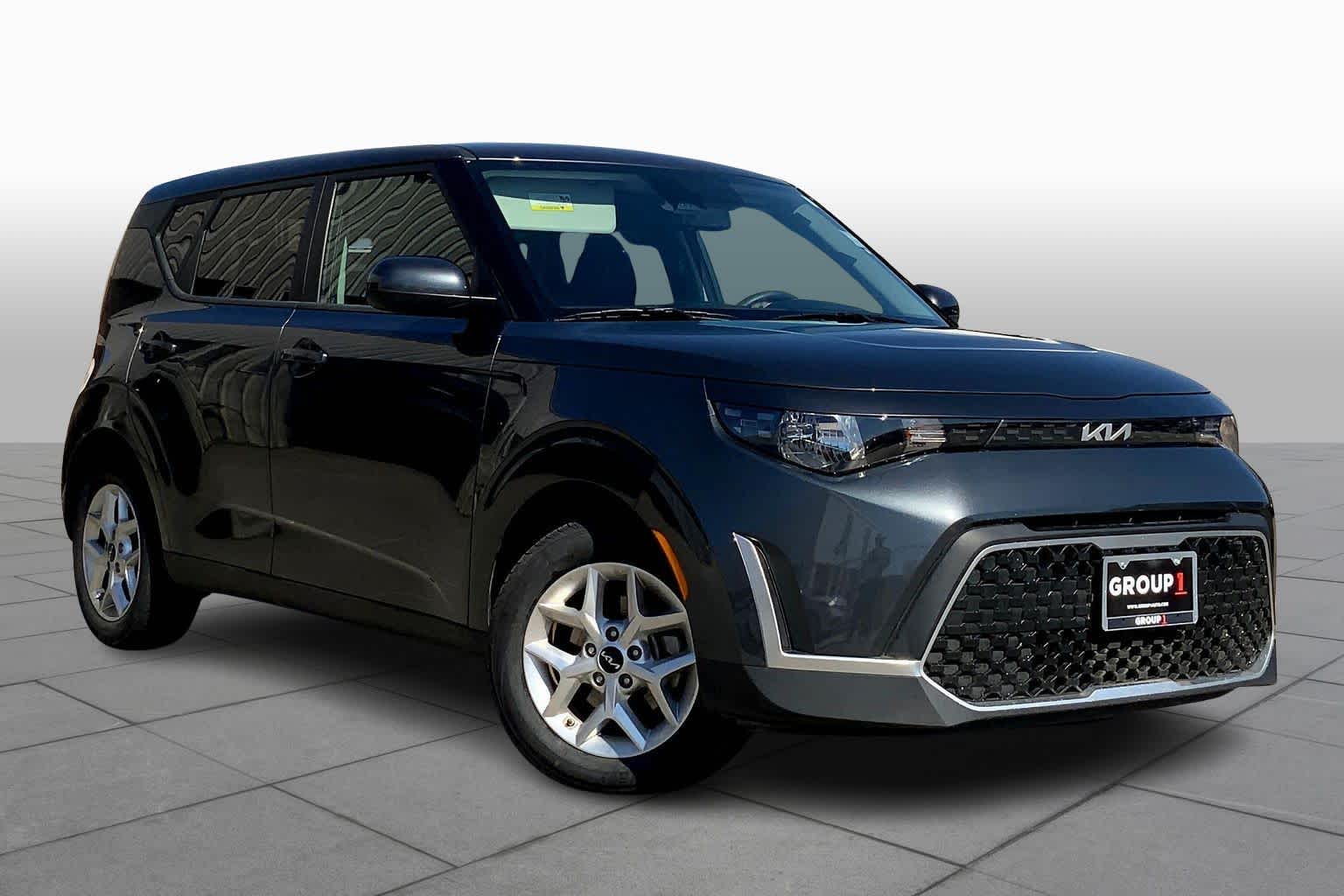 2024 Kia Soul LX photo 2