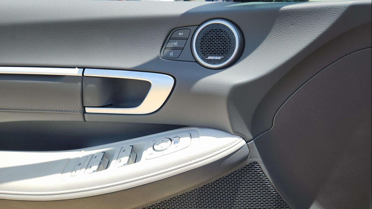 2025 Hyundai Sonata Hybrid Limited photo 17
