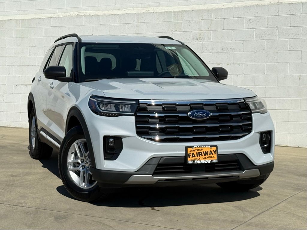2025 Ford Explorer photo 2