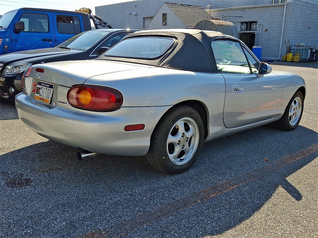 1999 Mazda MX-5 Miata Miata Base photo 6