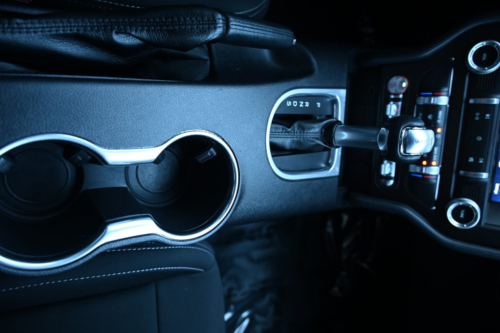 2021 Ford Mustang EcoBoost photo 10