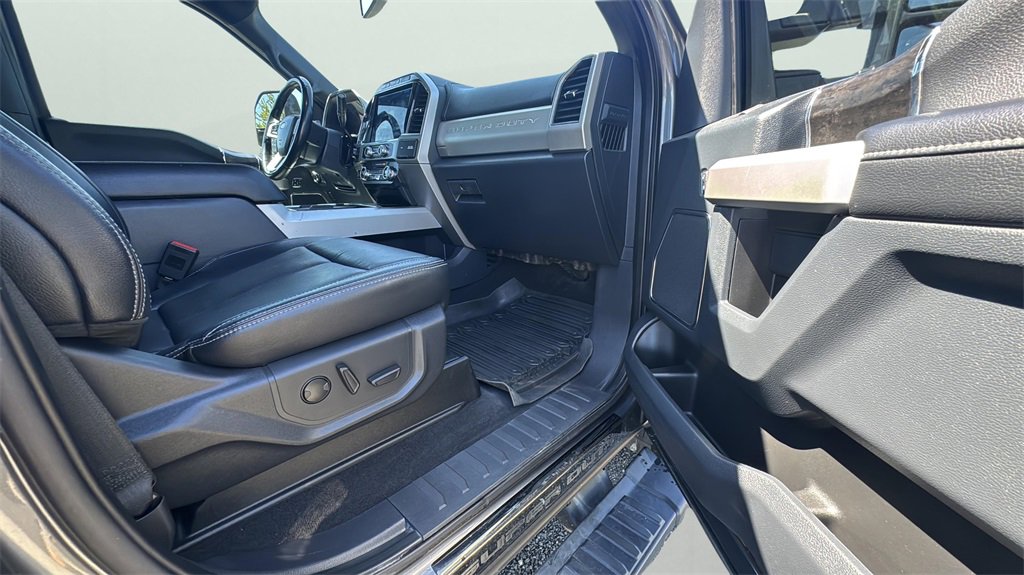 2022 Ford F-250 Lariat photo 12