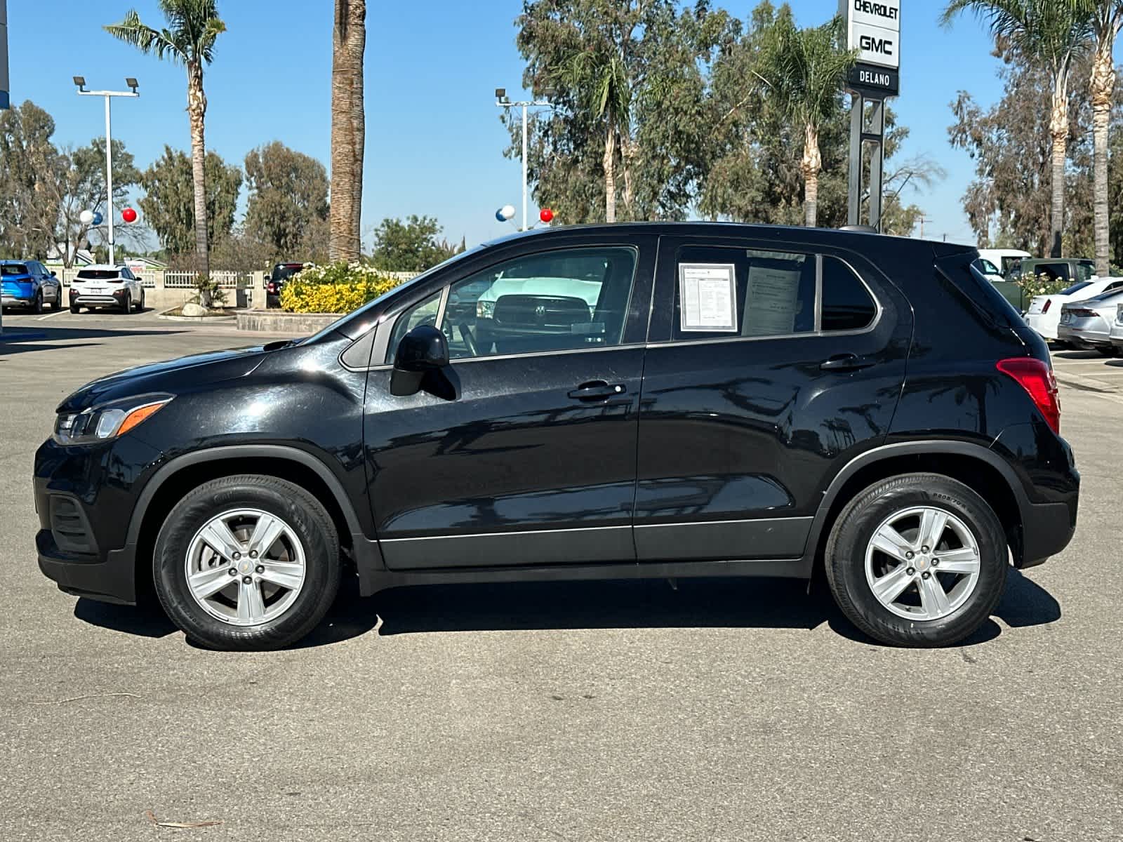 Used 2022 Chevrolet Trax LS with VIN KL7CJKSM3NB519560 for sale in Delano, CA