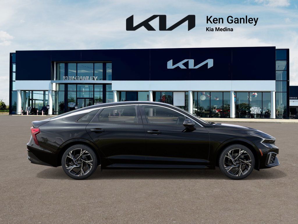 2026 Kia K5 GT-Line photo 5